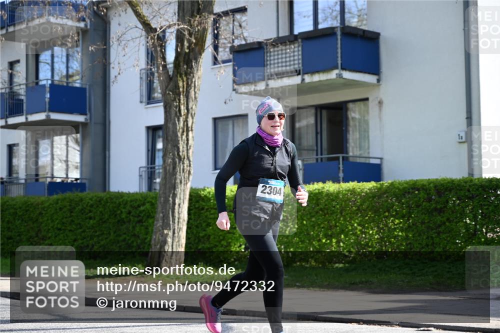 12.04.2026 - 45. Internationalen Wilhelmsburger Insellauf J. Mangold http://msf.ph/oto/9472332 12.04.2026 11:29:32 Ziel 3545, 4589, 4784, 3839, 2697, 2698 meine-sportfotos.de
