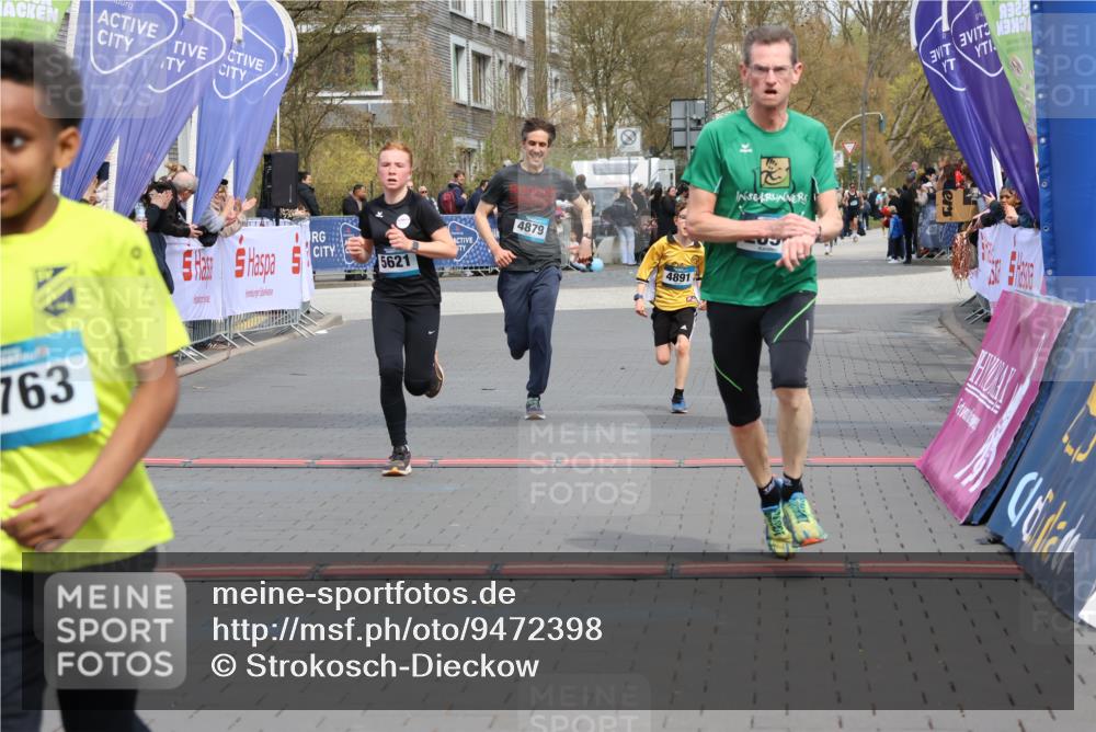 12.04.2026 - 45. Internationalen Wilhelmsburger Insellauf Strokosch-Dieckow http://msf.ph/oto/9472398 12.04.2026 12:53:25 Ziel 5763, 2896, 5621, 4879, 4891, 5127 meine-sportfotos.de