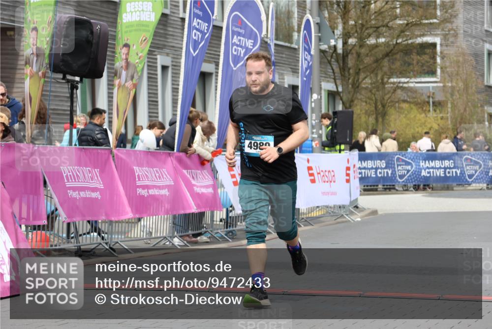 12.04.2026 - 45. Internationalen Wilhelmsburger Insellauf Strokosch-Dieckow http://msf.ph/oto/9472433 12.04.2026 13:35:49 Ziel 4989 meine-sportfotos.de