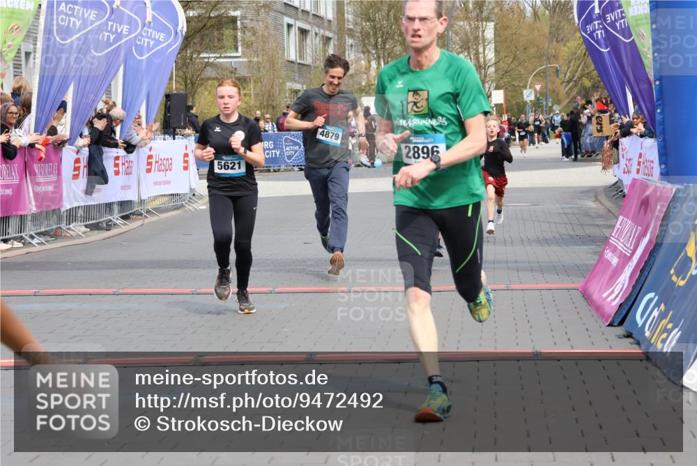 12.04.2026 - 45. Internationalen Wilhelmsburger Insellauf Strokosch-Dieckow http://msf.ph/oto/9472492 12.04.2026 12:53:25 Ziel 5763, 2896, 5621, 4879, 4891, 5127 meine-sportfotos.de