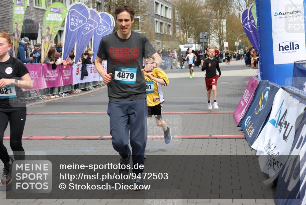 12.04.2026 - 45. Internationalen Wilhelmsburger Insellauf Strokosch-Dieckow http://msf.ph/oto/9472503 12.04.2026 12:53:27 Ziel 2896, 5621, 4879, 4891, 5127 meine-sportfotos.de