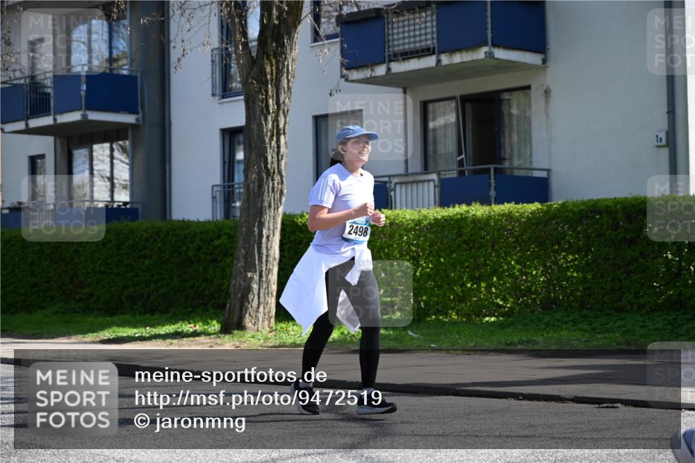 12.04.2026 - 45. Internationalen Wilhelmsburger Insellauf J. Mangold http://msf.ph/oto/9472519 12.04.2026 11:30:02 Ziel 3839, 2697, 2698, 2476, 2498, 4737 meine-sportfotos.de