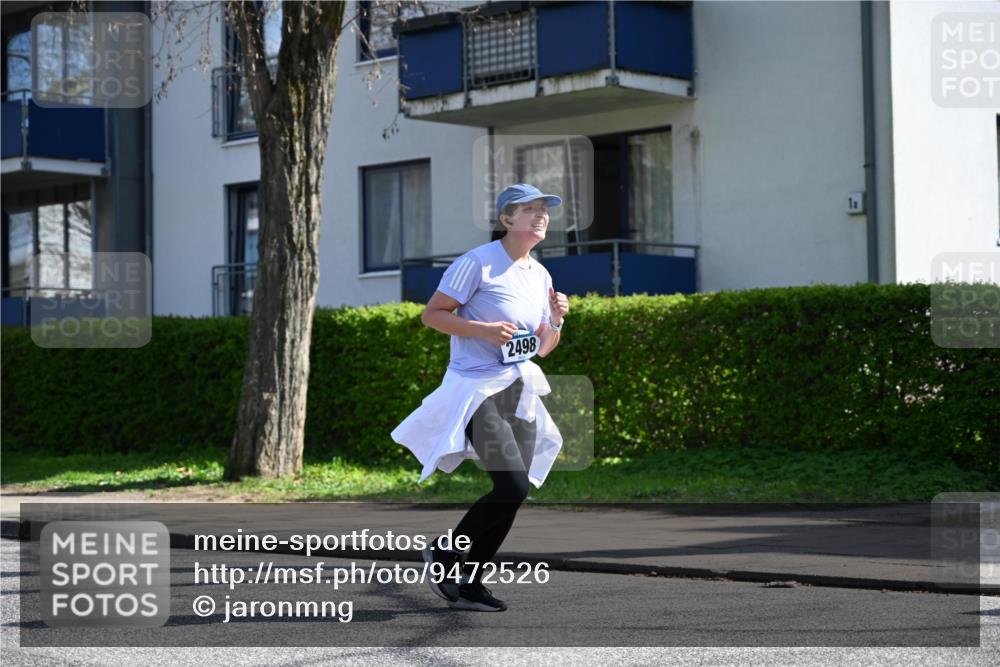 12.04.2026 - 45. Internationalen Wilhelmsburger Insellauf J. Mangold http://msf.ph/oto/9472526 12.04.2026 11:30:03 Ziel 3839, 2697, 2698, 2476, 2498, 4737 meine-sportfotos.de