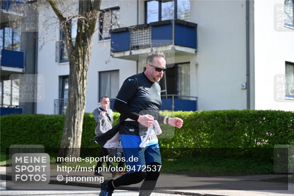 12.04.2026 - 45. Internationalen Wilhelmsburger Insellauf J. Mangold http://msf.ph/oto/9472537 12.04.2026 11:30:10 Ziel 3839, 2697, 2698, 2476, 2498, 4737, 2480 meine-sportfotos.de