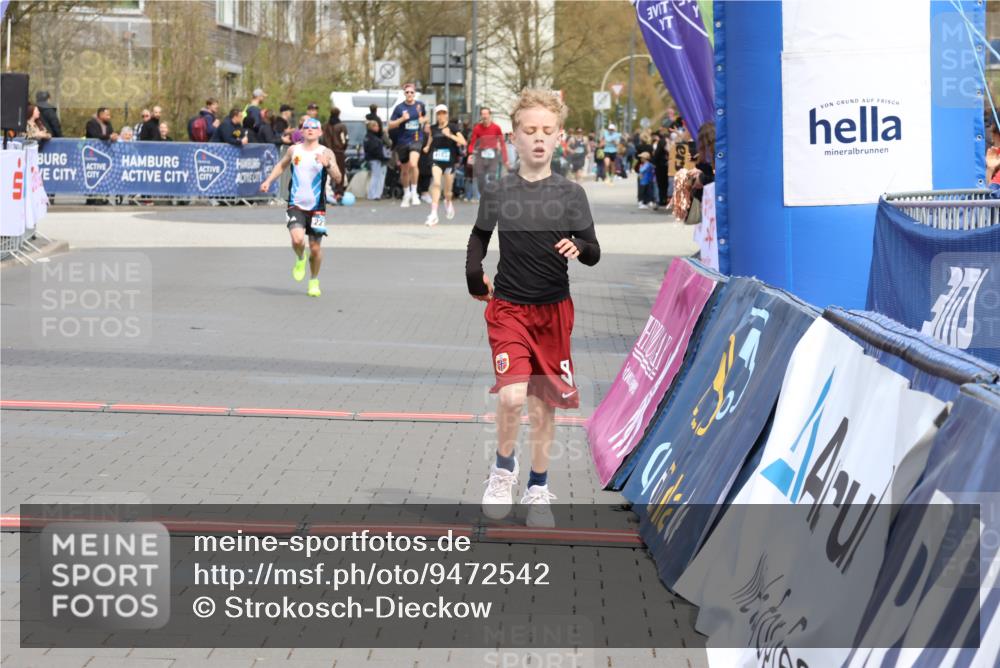 12.04.2026 - 45. Internationalen Wilhelmsburger Insellauf Strokosch-Dieckow http://msf.ph/oto/9472542 12.04.2026 12:53:29 Ziel 5621, 4879, 4891, 5127, 2218 meine-sportfotos.de