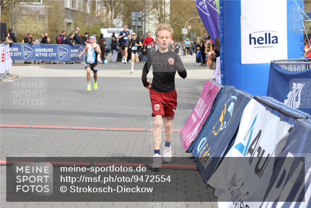 12.04.2026 - 45. Internationalen Wilhelmsburger Insellauf Strokosch-Dieckow http://msf.ph/oto/9472554 12.04.2026 12:53:29 Ziel 5621, 4879, 4891, 5127, 2218 meine-sportfotos.de