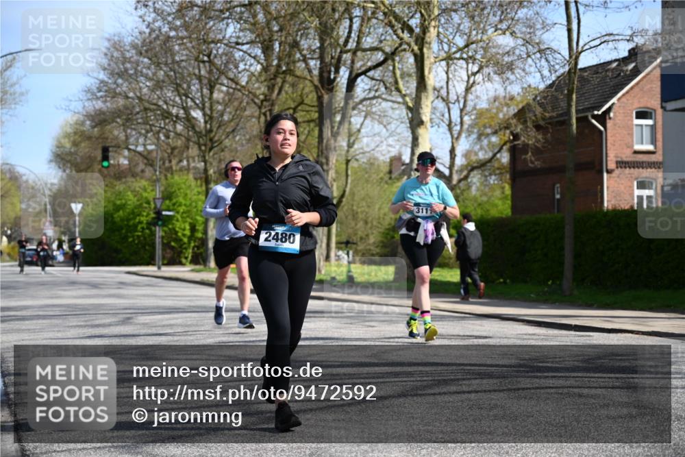 12.04.2026 - 45. Internationalen Wilhelmsburger Insellauf J. Mangold http://msf.ph/oto/9472592 12.04.2026 11:30:38 Ziel 4737, 2480, 3111, 2524, 2475, 2279 meine-sportfotos.de