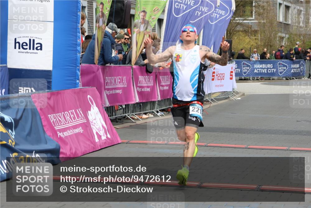 12.04.2026 - 45. Internationalen Wilhelmsburger Insellauf Strokosch-Dieckow http://msf.ph/oto/9472612 12.04.2026 12:53:33 Ziel 2218, 4183, 3749 meine-sportfotos.de