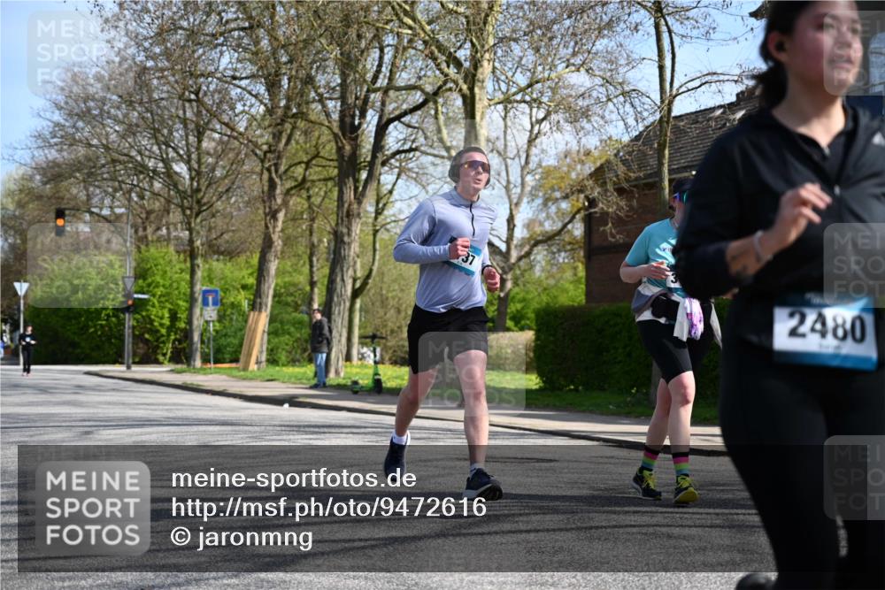 12.04.2026 - 45. Internationalen Wilhelmsburger Insellauf J. Mangold http://msf.ph/oto/9472616 12.04.2026 11:30:39 Ziel 4737, 2480, 3111, 2524, 2475, 2279 meine-sportfotos.de