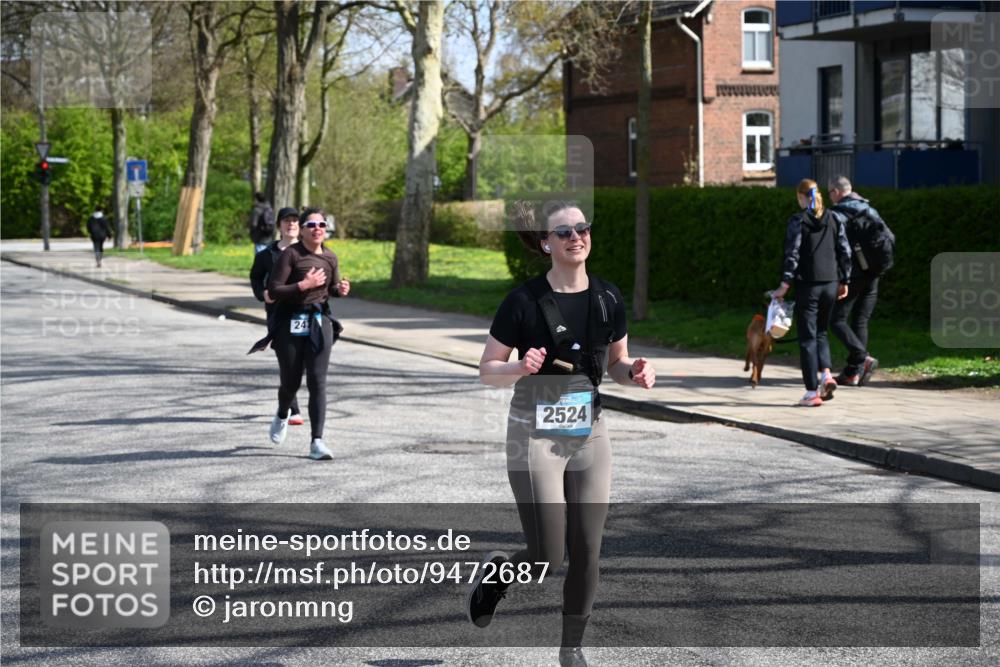 12.04.2026 - 45. Internationalen Wilhelmsburger Insellauf J. Mangold http://msf.ph/oto/9472687 12.04.2026 11:30:58 Ziel 3111, 2524, 2475, 2279, 3058 meine-sportfotos.de