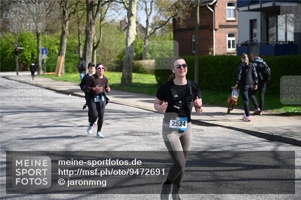 12.04.2026 - 45. Internationalen Wilhelmsburger Insellauf J. Mangold http://msf.ph/oto/9472691 12.04.2026 11:30:58 Ziel 3111, 2524, 2475, 2279, 3058 meine-sportfotos.de