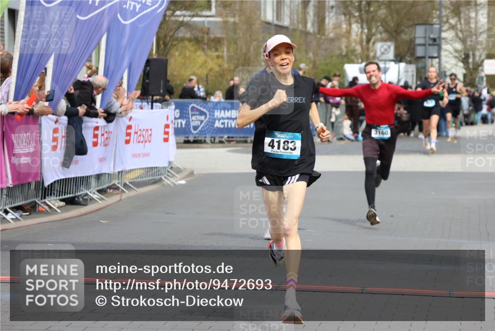 12.04.2026 - 45. Internationalen Wilhelmsburger Insellauf Strokosch-Dieckow http://msf.ph/oto/9472693 12.04.2026 12:53:36 Ziel 2218, 4183, 3749, 3160 meine-sportfotos.de