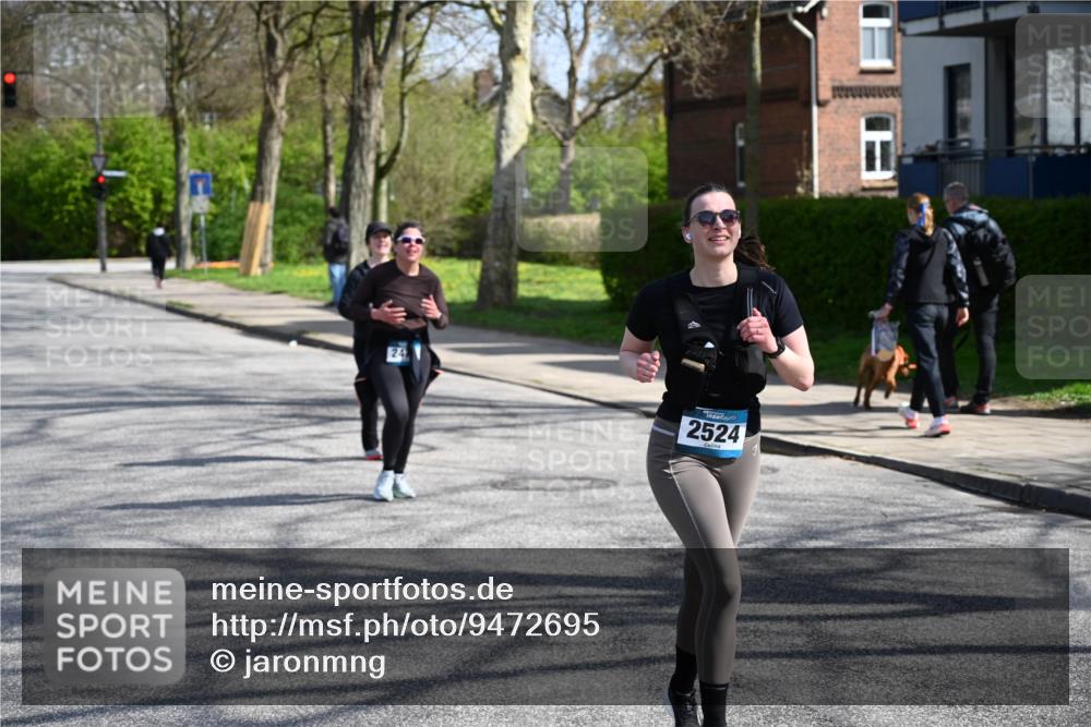 12.04.2026 - 45. Internationalen Wilhelmsburger Insellauf J. Mangold http://msf.ph/oto/9472695 12.04.2026 11:30:58 Ziel 3111, 2524, 2475, 2279, 3058 meine-sportfotos.de