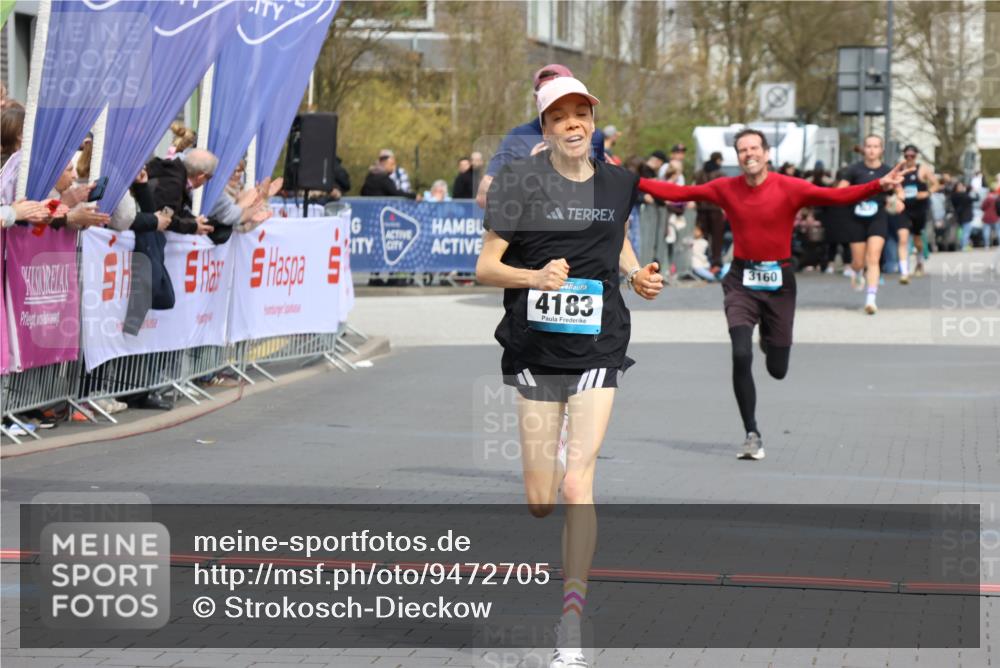 12.04.2026 - 45. Internationalen Wilhelmsburger Insellauf Strokosch-Dieckow http://msf.ph/oto/9472705 12.04.2026 12:53:36 Ziel 2218, 4183, 3749, 3160 meine-sportfotos.de