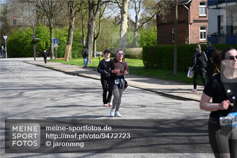 12.04.2026 - 45. Internationalen Wilhelmsburger Insellauf J. Mangold http://msf.ph/oto/9472723 12.04.2026 11:30:59 Ziel 3111, 2524, 2475, 2279, 3058 meine-sportfotos.de