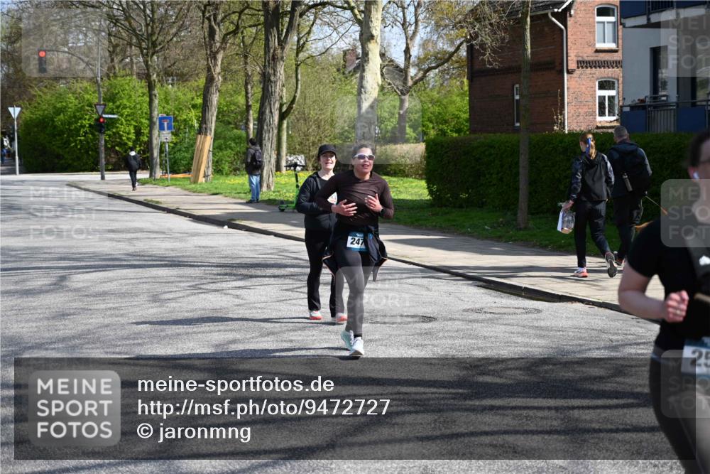12.04.2026 - 45. Internationalen Wilhelmsburger Insellauf J. Mangold http://msf.ph/oto/9472727 12.04.2026 11:30:59 Ziel 3111, 2524, 2475, 2279, 3058 meine-sportfotos.de