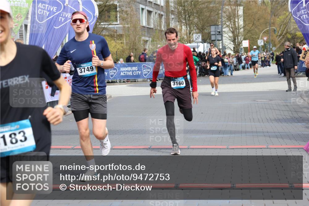 12.04.2026 - 45. Internationalen Wilhelmsburger Insellauf Strokosch-Dieckow http://msf.ph/oto/9472753 12.04.2026 12:53:38 Ziel 4183, 3749, 3160 meine-sportfotos.de