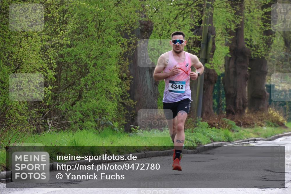 12.04.2026 - 45. Internationalen Wilhelmsburger Insellauf Yannick Fuchs http://msf.ph/oto/9472780 12.04.2026 09:57:45 Laufen 4342, 1166 meine-sportfotos.de