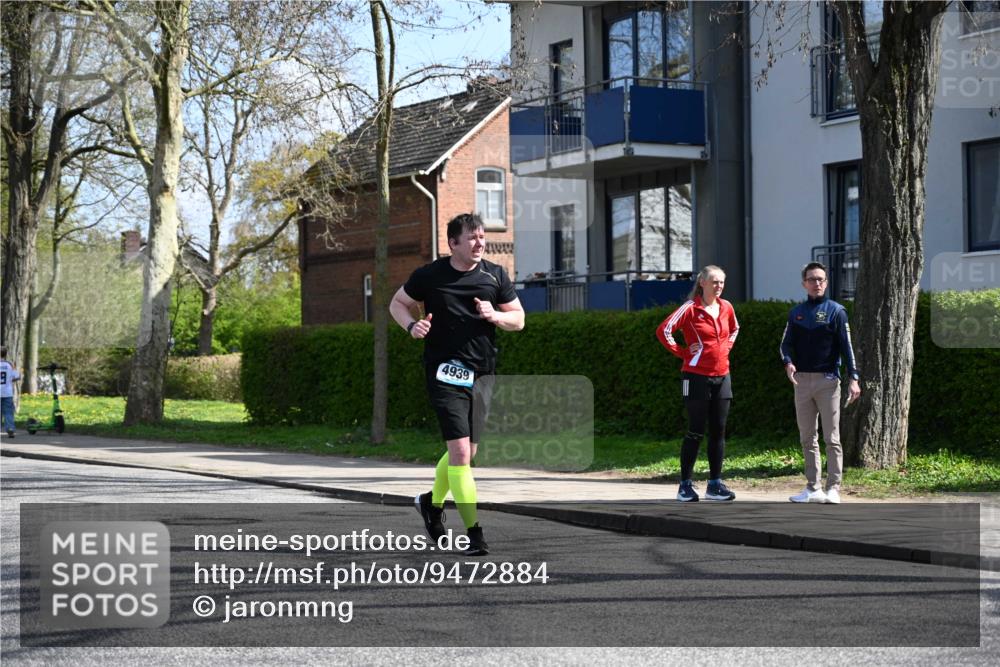 12.04.2026 - 45. Internationalen Wilhelmsburger Insellauf J. Mangold http://msf.ph/oto/9472884 12.04.2026 11:33:18 Ziel 2233, 4939 meine-sportfotos.de