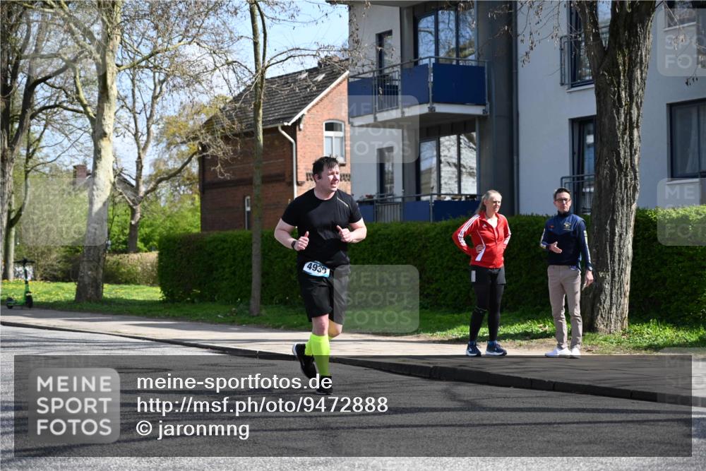 12.04.2026 - 45. Internationalen Wilhelmsburger Insellauf J. Mangold http://msf.ph/oto/9472888 12.04.2026 11:33:18 Ziel 2233, 4939 meine-sportfotos.de