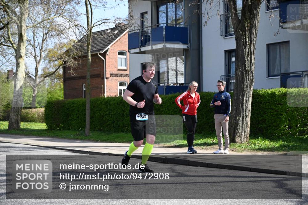 12.04.2026 - 45. Internationalen Wilhelmsburger Insellauf J. Mangold http://msf.ph/oto/9472908 12.04.2026 11:33:18 Ziel 2233, 4939 meine-sportfotos.de