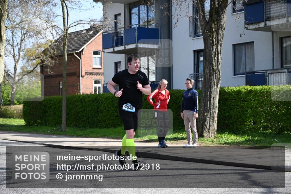 12.04.2026 - 45. Internationalen Wilhelmsburger Insellauf J. Mangold http://msf.ph/oto/9472918 12.04.2026 11:33:19 Ziel 2233, 4939 meine-sportfotos.de