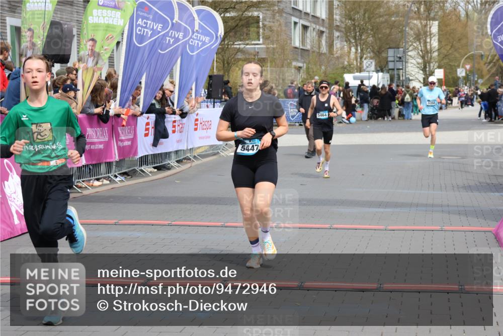 12.04.2026 - 45. Internationalen Wilhelmsburger Insellauf Strokosch-Dieckow http://msf.ph/oto/9472946 12.04.2026 12:53:44 Ziel 5628, 5447, 5464, 5358 meine-sportfotos.de