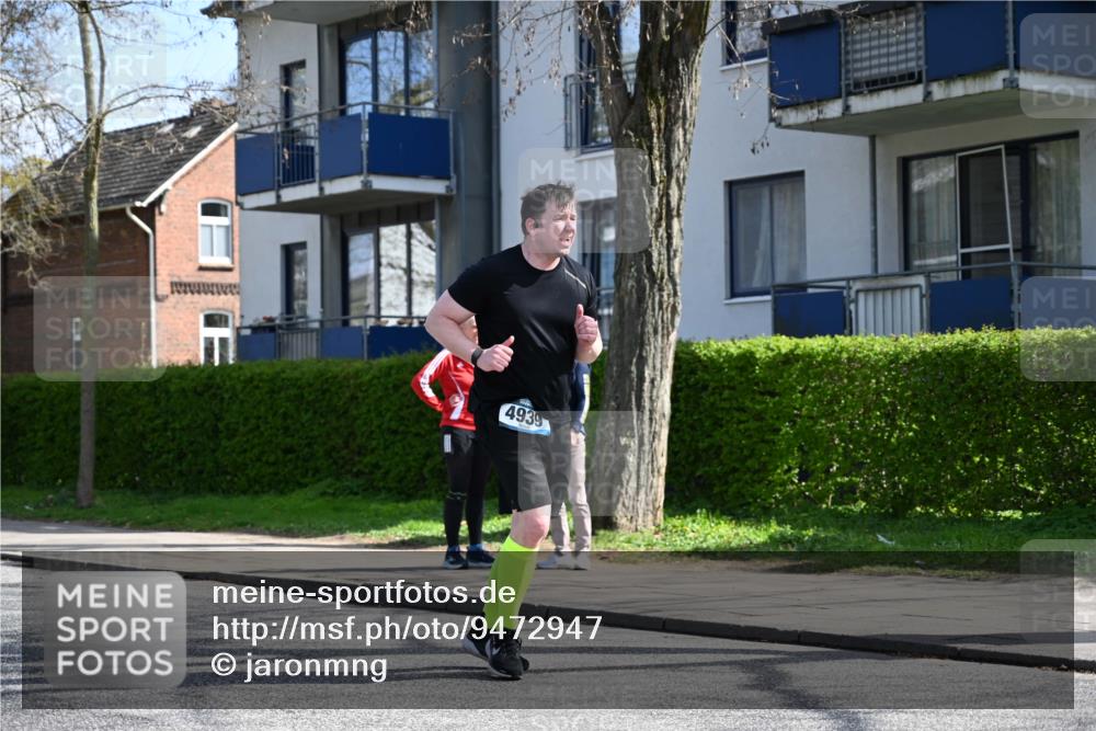 12.04.2026 - 45. Internationalen Wilhelmsburger Insellauf J. Mangold http://msf.ph/oto/9472947 12.04.2026 11:33:19 Ziel 2233, 4939 meine-sportfotos.de