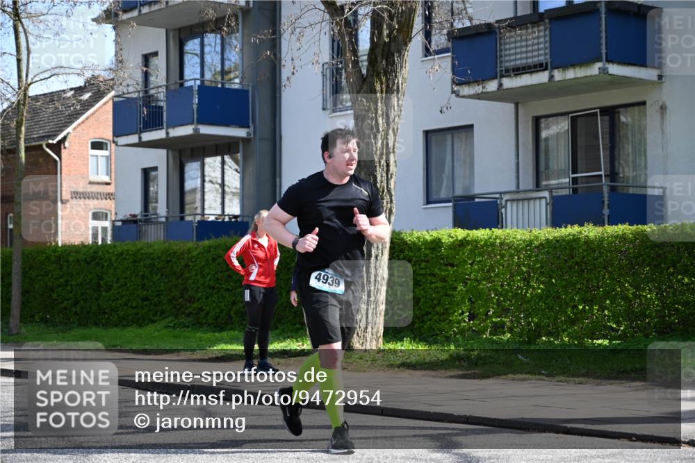 12.04.2026 - 45. Internationalen Wilhelmsburger Insellauf J. Mangold http://msf.ph/oto/9472954 12.04.2026 11:33:19 Ziel 2233, 4939 meine-sportfotos.de