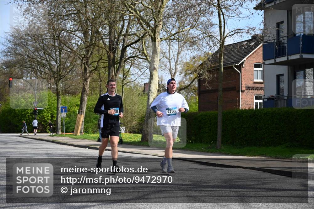 12.04.2026 - 45. Internationalen Wilhelmsburger Insellauf J. Mangold http://msf.ph/oto/9472970 12.04.2026 11:34:45 Ziel 3371, 2703, 4788 meine-sportfotos.de