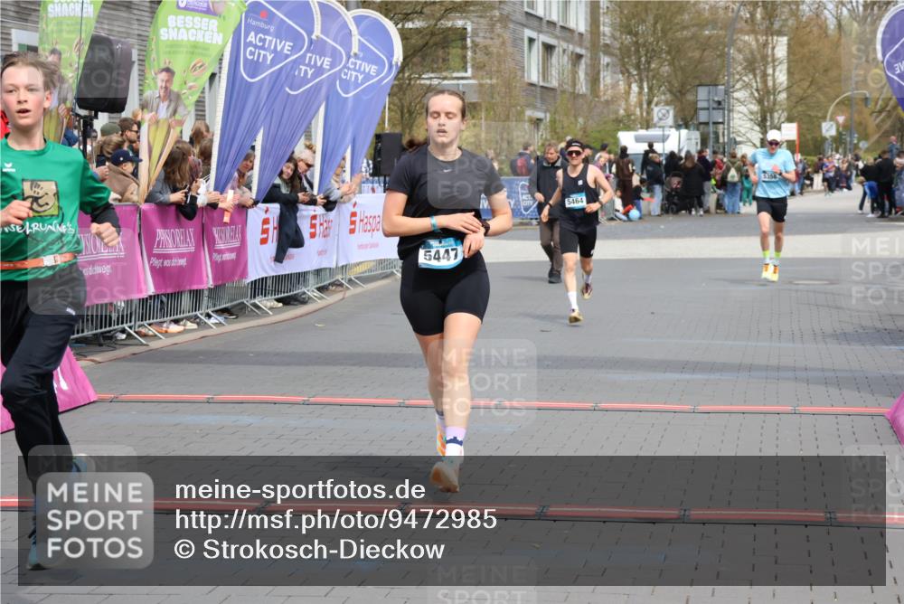 12.04.2026 - 45. Internationalen Wilhelmsburger Insellauf Strokosch-Dieckow http://msf.ph/oto/9472985 12.04.2026 12:53:44 Ziel 5628, 5447, 5464, 5358 meine-sportfotos.de