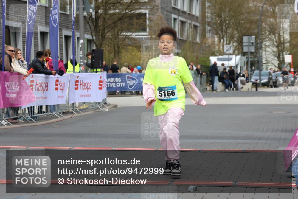 12.04.2026 - 45. Internationalen Wilhelmsburger Insellauf Strokosch-Dieckow http://msf.ph/oto/9472999 12.04.2026 13:35:01 Ziel 5166 meine-sportfotos.de