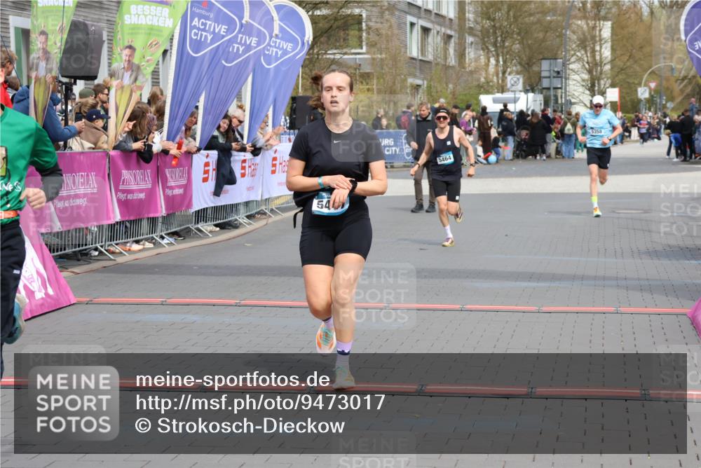 12.04.2026 - 45. Internationalen Wilhelmsburger Insellauf Strokosch-Dieckow http://msf.ph/oto/9473017 12.04.2026 12:53:44 Ziel 5628, 5447, 5464, 5358 meine-sportfotos.de