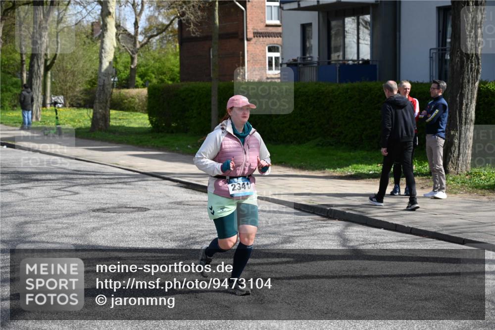 12.04.2026 - 45. Internationalen Wilhelmsburger Insellauf J. Mangold http://msf.ph/oto/9473104 12.04.2026 11:35:22 Ziel 2341 meine-sportfotos.de