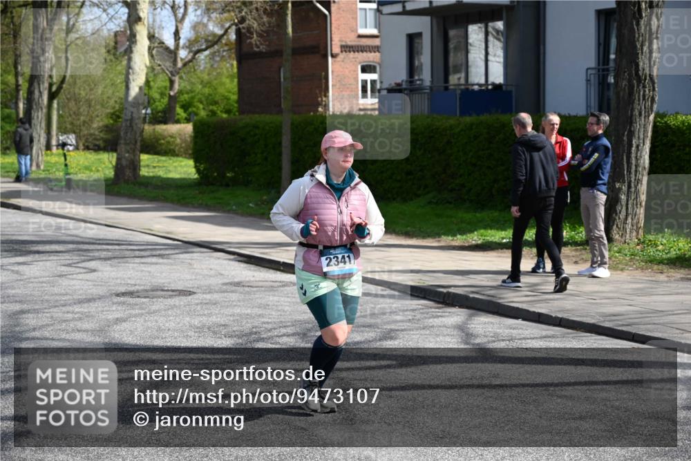 12.04.2026 - 45. Internationalen Wilhelmsburger Insellauf J. Mangold http://msf.ph/oto/9473107 12.04.2026 11:35:22 Ziel 2341 meine-sportfotos.de