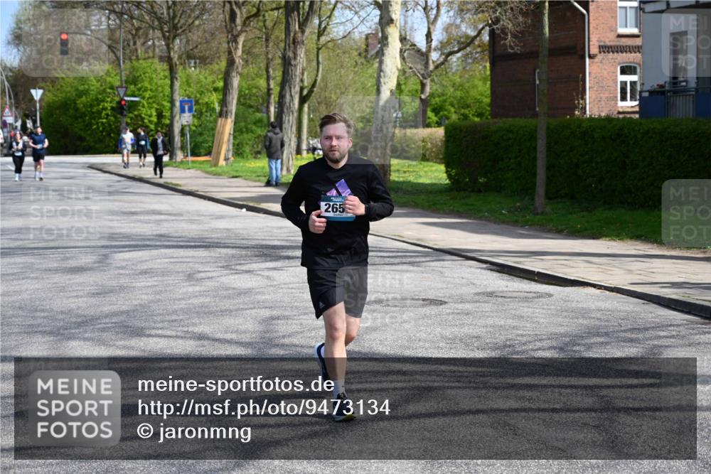 12.04.2026 - 45. Internationalen Wilhelmsburger Insellauf J. Mangold http://msf.ph/oto/9473134 12.04.2026 11:36:05 Ziel 4174, 2653, 2428, 2427 meine-sportfotos.de