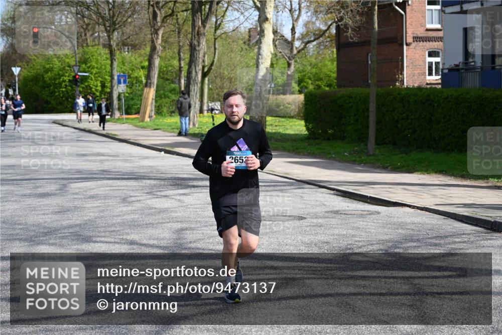12.04.2026 - 45. Internationalen Wilhelmsburger Insellauf J. Mangold http://msf.ph/oto/9473137 12.04.2026 11:36:05 Ziel 4174, 2653, 2428, 2427 meine-sportfotos.de