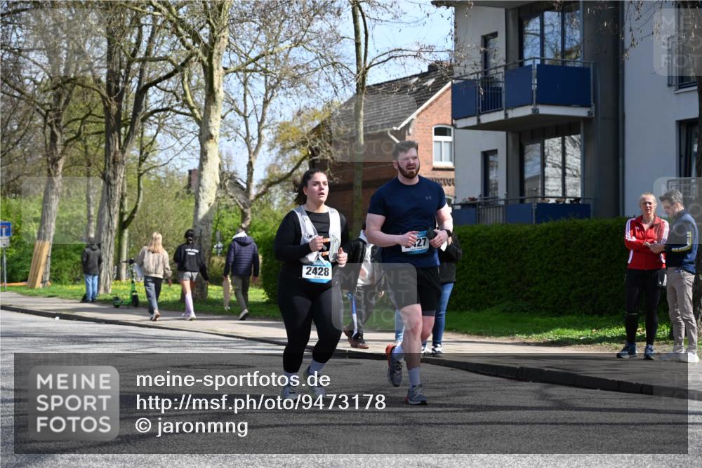 12.04.2026 - 45. Internationalen Wilhelmsburger Insellauf J. Mangold http://msf.ph/oto/9473178 12.04.2026 11:36:21 Ziel 4174, 2653, 2428, 2427 meine-sportfotos.de