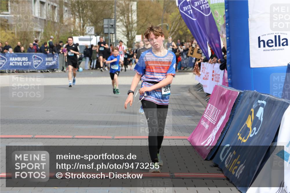 12.04.2026 - 45. Internationalen Wilhelmsburger Insellauf Strokosch-Dieckow http://msf.ph/oto/9473255 12.04.2026 12:54:05 Ziel 3293, 4317, 5227 meine-sportfotos.de