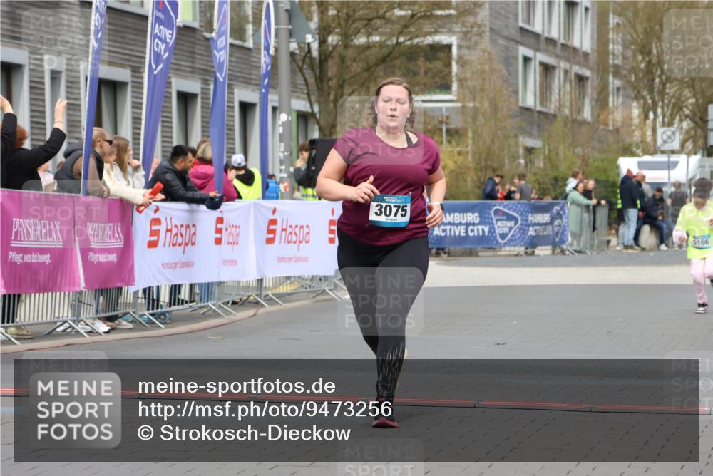 12.04.2026 - 45. Internationalen Wilhelmsburger Insellauf Strokosch-Dieckow http://msf.ph/oto/9473256 12.04.2026 13:34:55 Ziel 3075 meine-sportfotos.de