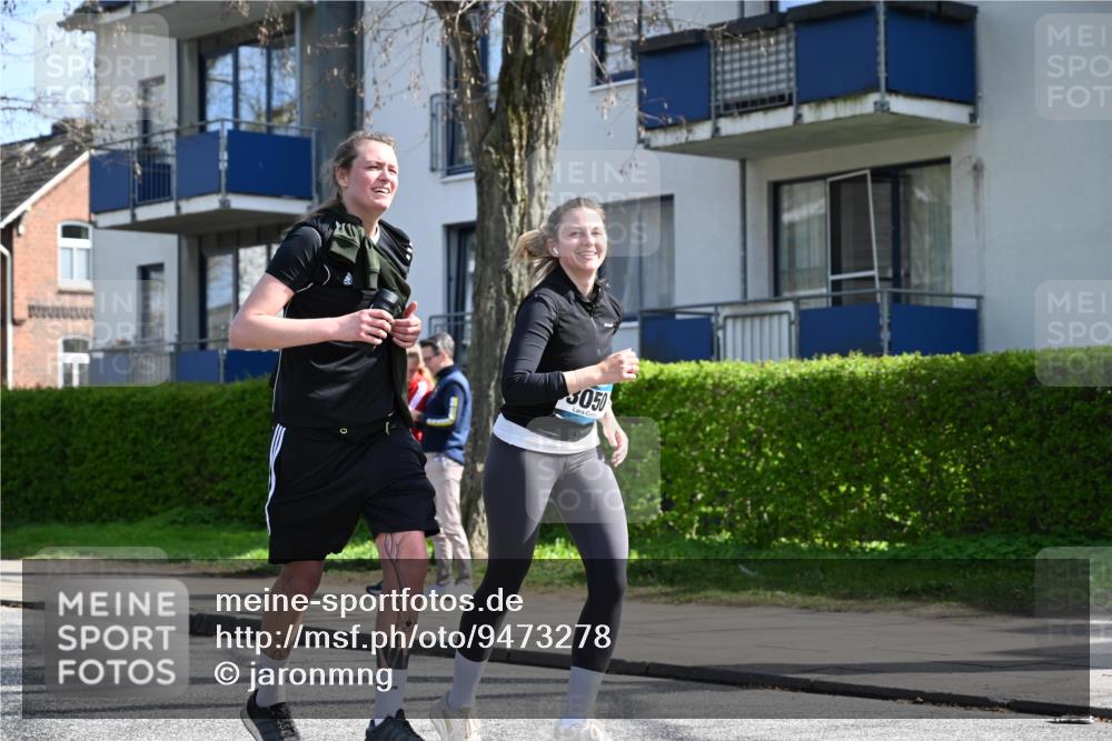 12.04.2026 - 45. Internationalen Wilhelmsburger Insellauf J. Mangold http://msf.ph/oto/9473278 12.04.2026 11:37:10 Ziel 3050, 3051 meine-sportfotos.de