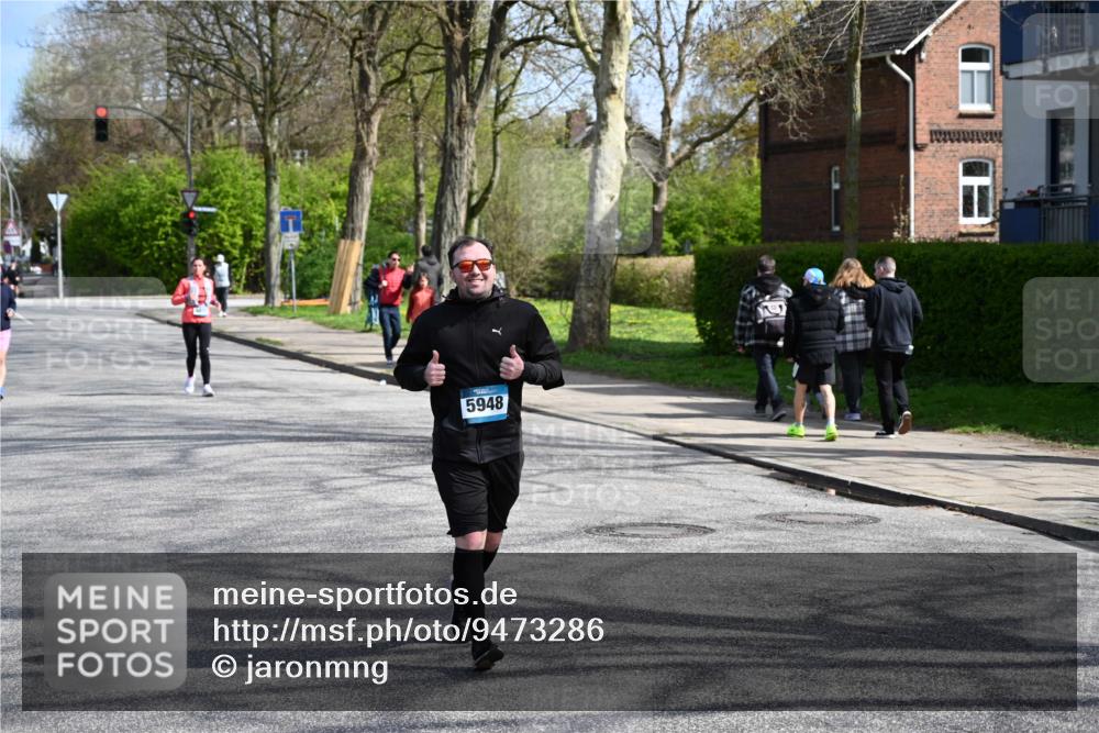 12.04.2026 - 45. Internationalen Wilhelmsburger Insellauf J. Mangold http://msf.ph/oto/9473286 12.04.2026 11:37:52 Ziel 5948, 5655, 5656 meine-sportfotos.de