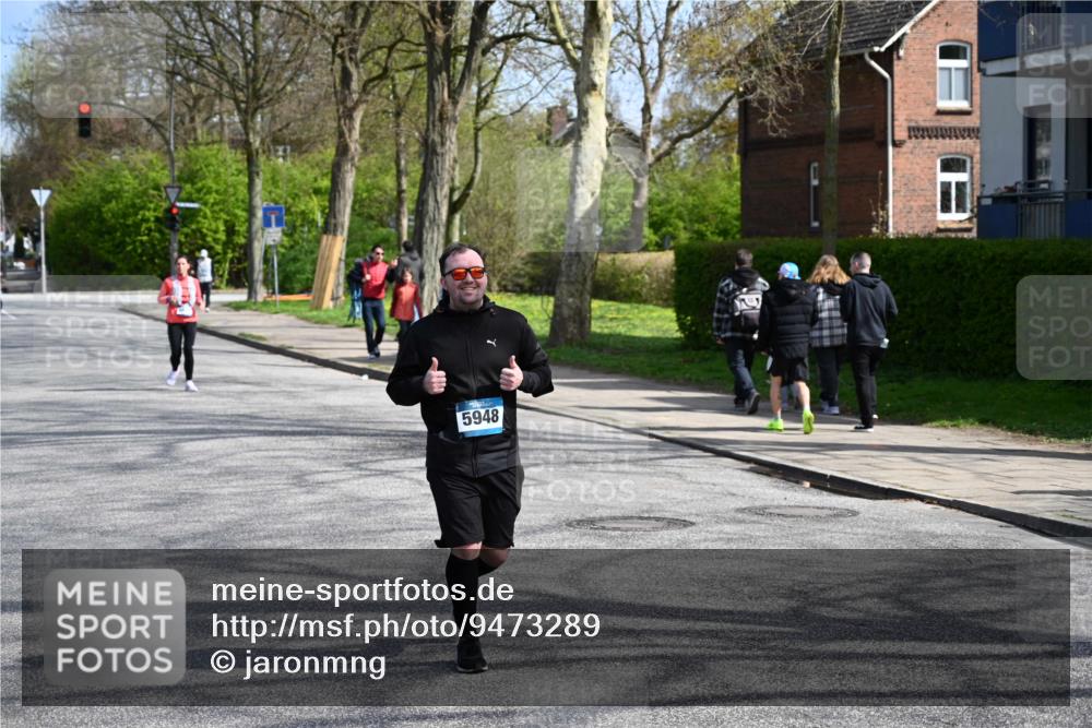 12.04.2026 - 45. Internationalen Wilhelmsburger Insellauf J. Mangold http://msf.ph/oto/9473289 12.04.2026 11:37:52 Ziel 5948, 5655, 5656 meine-sportfotos.de