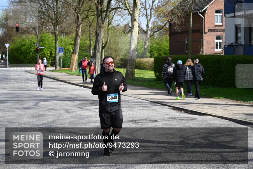12.04.2026 - 45. Internationalen Wilhelmsburger Insellauf J. Mangold http://msf.ph/oto/9473293 12.04.2026 11:37:53 Ziel 5948, 5655, 5655, 5656 meine-sportfotos.de