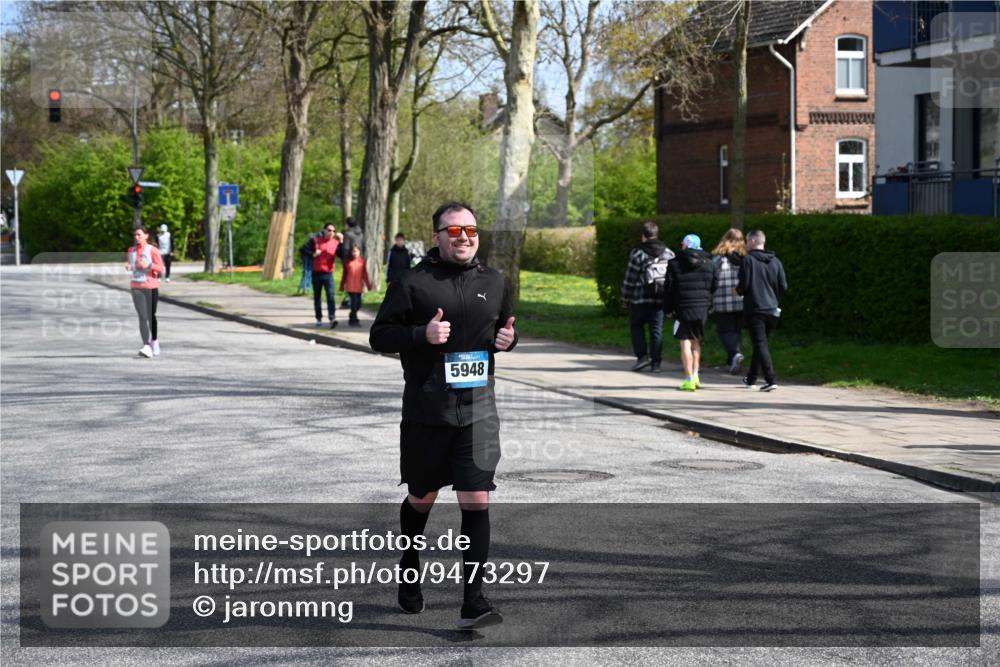 12.04.2026 - 45. Internationalen Wilhelmsburger Insellauf J. Mangold http://msf.ph/oto/9473297 12.04.2026 11:37:53 Ziel 5948, 5655, 5655, 5656 meine-sportfotos.de