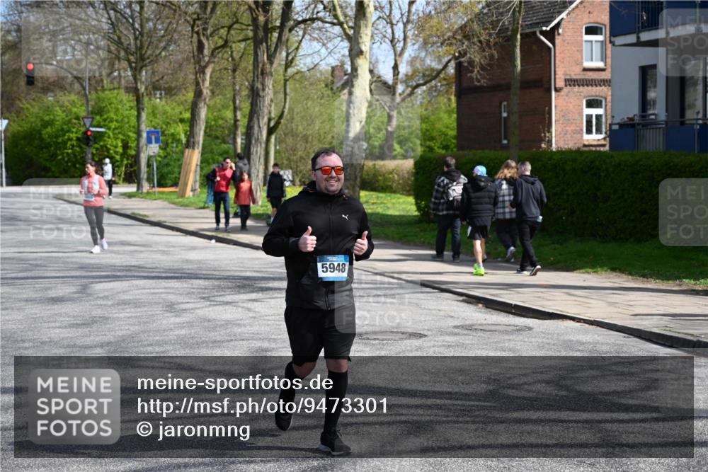 12.04.2026 - 45. Internationalen Wilhelmsburger Insellauf J. Mangold http://msf.ph/oto/9473301 12.04.2026 11:37:53 Ziel 5948, 5655, 5655, 5656 meine-sportfotos.de