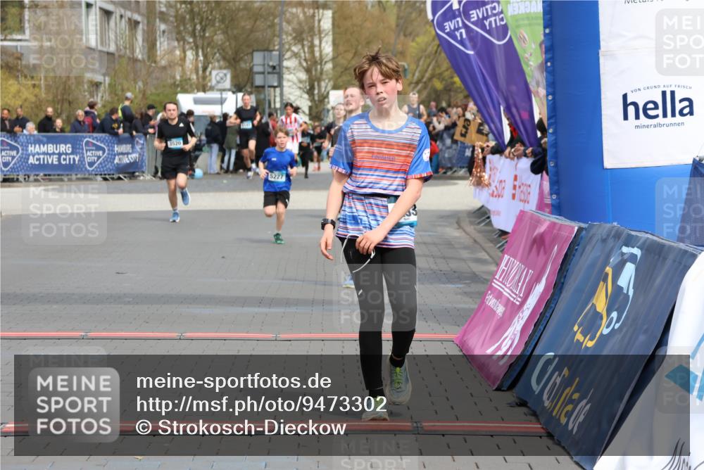 12.04.2026 - 45. Internationalen Wilhelmsburger Insellauf Strokosch-Dieckow http://msf.ph/oto/9473302 12.04.2026 12:54:05 Ziel 3293, 4317, 5227 meine-sportfotos.de