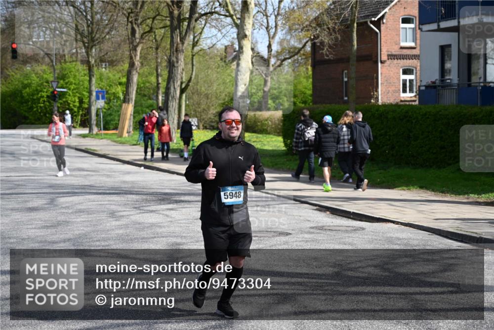 12.04.2026 - 45. Internationalen Wilhelmsburger Insellauf J. Mangold http://msf.ph/oto/9473304 12.04.2026 11:37:53 Ziel 5948, 5655, 5655, 5656 meine-sportfotos.de
