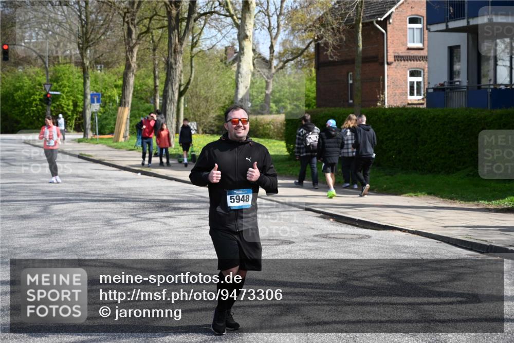 12.04.2026 - 45. Internationalen Wilhelmsburger Insellauf J. Mangold http://msf.ph/oto/9473306 12.04.2026 11:37:53 Ziel 5948, 5655, 5655, 5656 meine-sportfotos.de