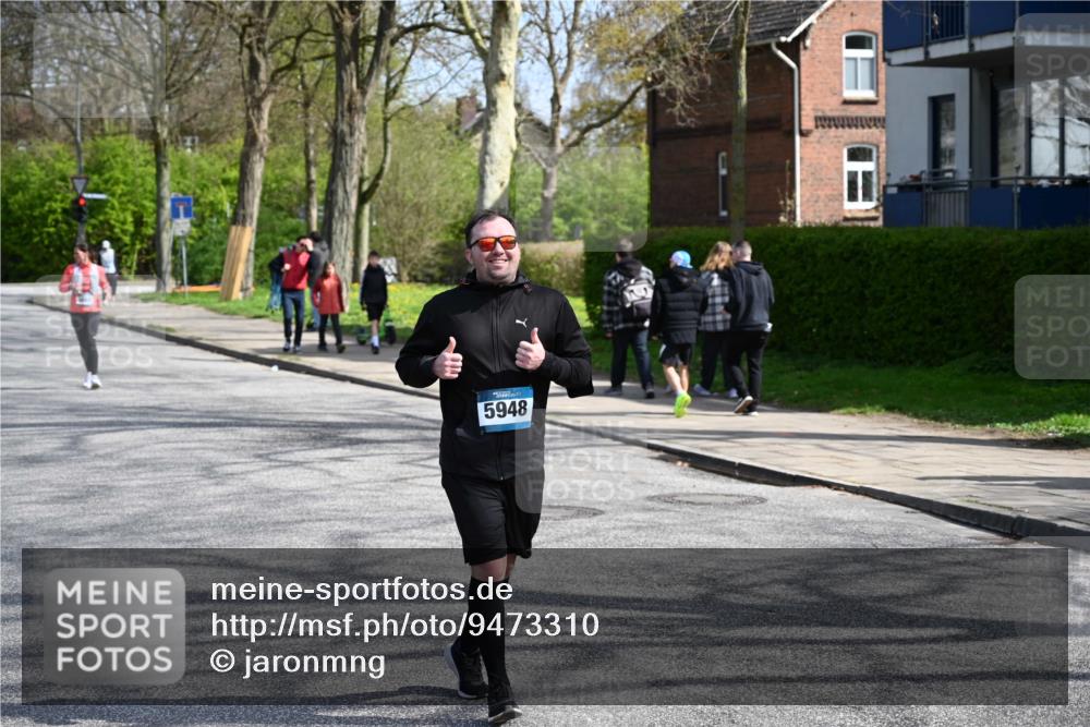 12.04.2026 - 45. Internationalen Wilhelmsburger Insellauf J. Mangold http://msf.ph/oto/9473310 12.04.2026 11:37:53 Ziel 5948, 5655, 5655, 5656 meine-sportfotos.de
